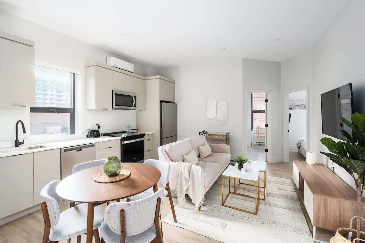 Televisión y oficina 