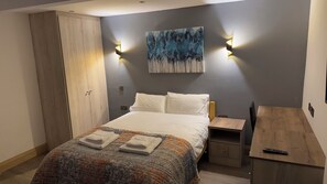 Apartamento Deluxe, 1 cama doble, no fumadores, cocina | Escritorio y espacio para trabajar con un portátil