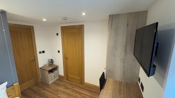 Economy Single Room, Non Smoking | Desk, laptop workspace, iron/ironing board, free WiFi