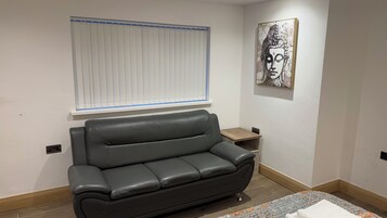 Deluxe Apartment, 1 Double Bed, Non Smoking, Kitchen | Desk, laptop workspace, iron/ironing board, free WiFi