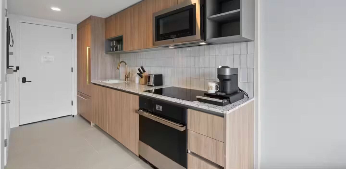 Luxury Apartment, City View | Private kitchen | Fridge, oven, stovetop, cookware/dishes/utensils