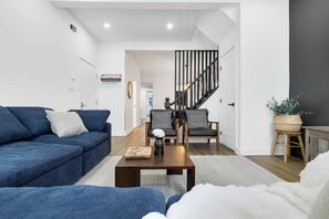 Televisión y oficina 