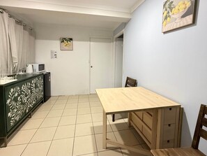 Dining - Chillax Rest - close to Airport (Boondall)