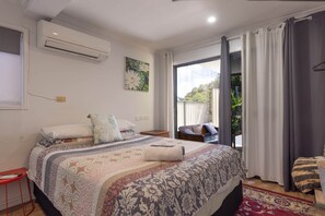 1 dormitorio, tabla de planchar con plancha, wifi y ropa de cama