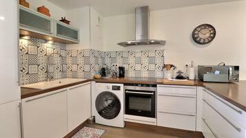 冰箱、微波炉、烤箱、炉灶