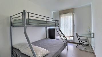 2 bedrooms, desk, iron/ironing board, WiFi