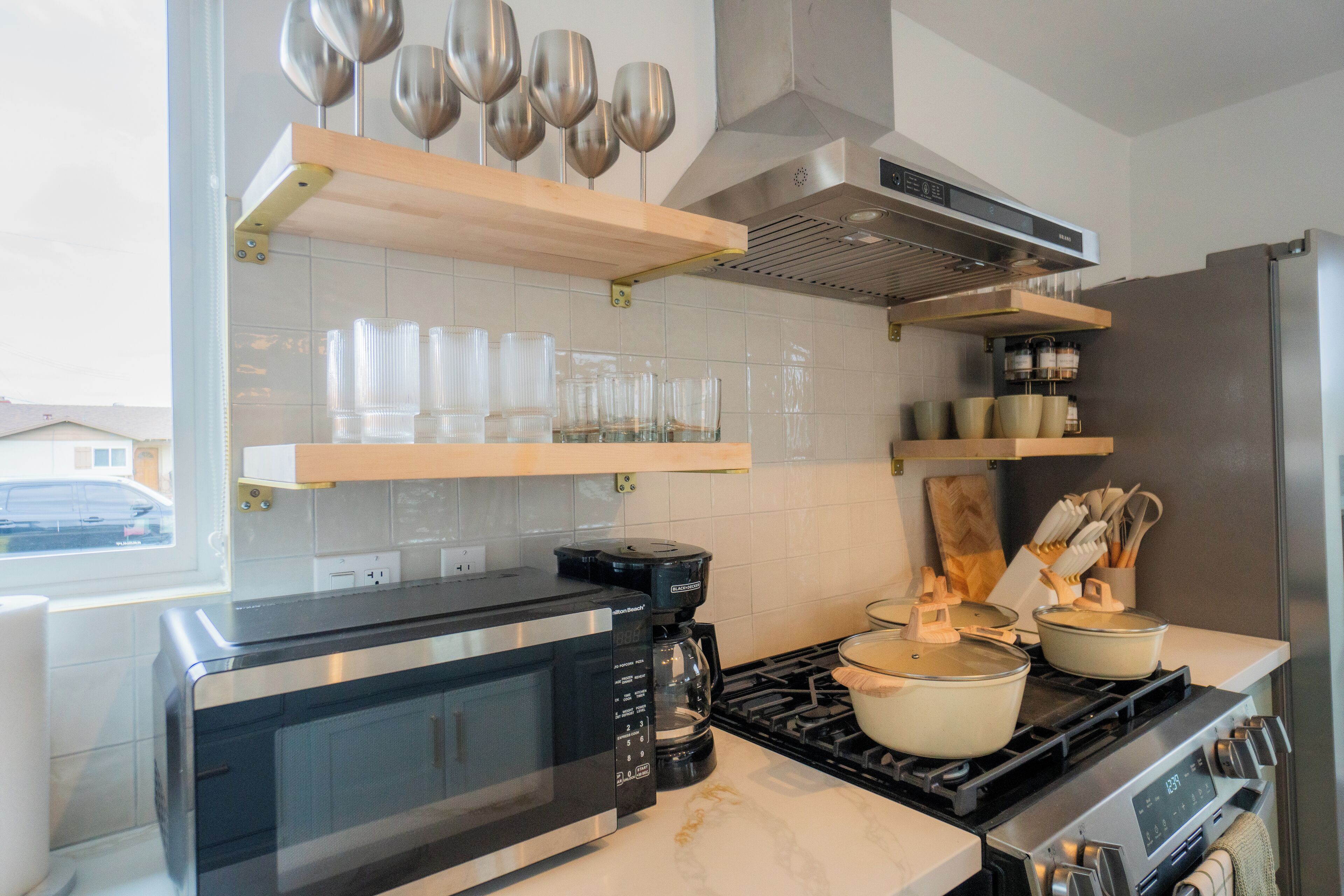 Micro-ondes, four, plaque de cuisson, lave-vaisselle