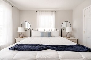 2 bedrooms, WiFi - Cozy 2BR w/ King, 3 min to Beach (Galveston)