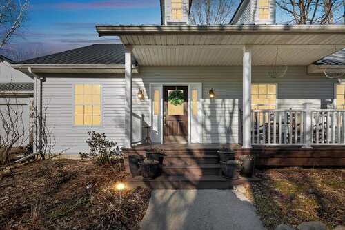 Bur Oak House: Embrace Spring Adventures Near Birch Run at Bur Oak House!