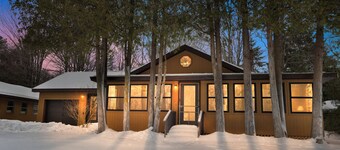One Cozy Cottage- Pumpkin Spice & Lakeside Vibes – Fall Getaway Awaits!