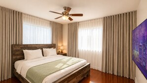 A bedroom with a wooden bed, a ceiling fan, and a large window with curtains. - ★★★★★CHARMING 3BDR VILLA W/ PRIVATE POOL & SPACIOUS BACKYARD IN HOLLYWOOD (Hollywood)