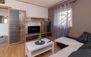 3 bedrooms, free WiFi, bed sheets