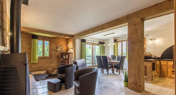 Interior - Apartment 'Le Soli - 5 Pers' with Mountain View, Private Garden and Wi-Fi (Taninges)