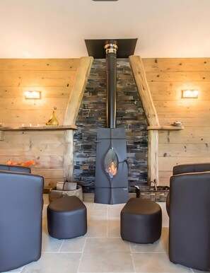 Interior - Apartment 'Le Soli - 5 Pers' with Mountain View, Private Garden and Wi-Fi (Taninges)