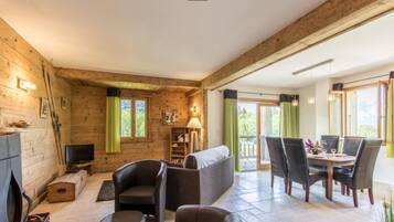 Tv, pejs, dvd-afspiller, bordtennisbord