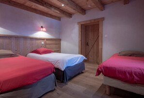 3 bedrooms, iron/ironing board, free WiFi, bed sheets