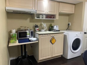 Micro-ondes, plaque de cuisson, grille-pain