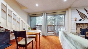 Televisión de pantalla plana, chimenea