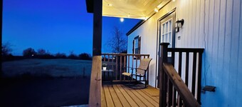 Charming cottage in Springtown, TX with AC and WiFi. Enjoy your stay