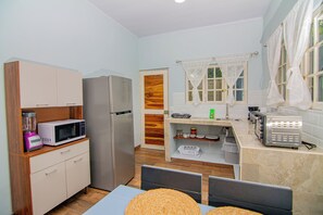 Microwave, oven, coffee/tea maker, electric kettle