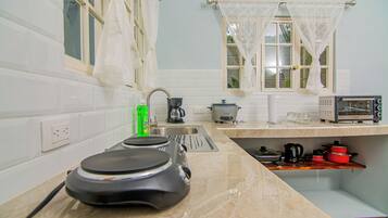 Microwave, oven, coffee/tea maker, electric kettle