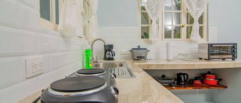 Microwave, oven, coffee/tea maker, electric kettle