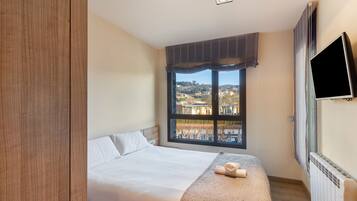 2 bedrooms, bed sheets