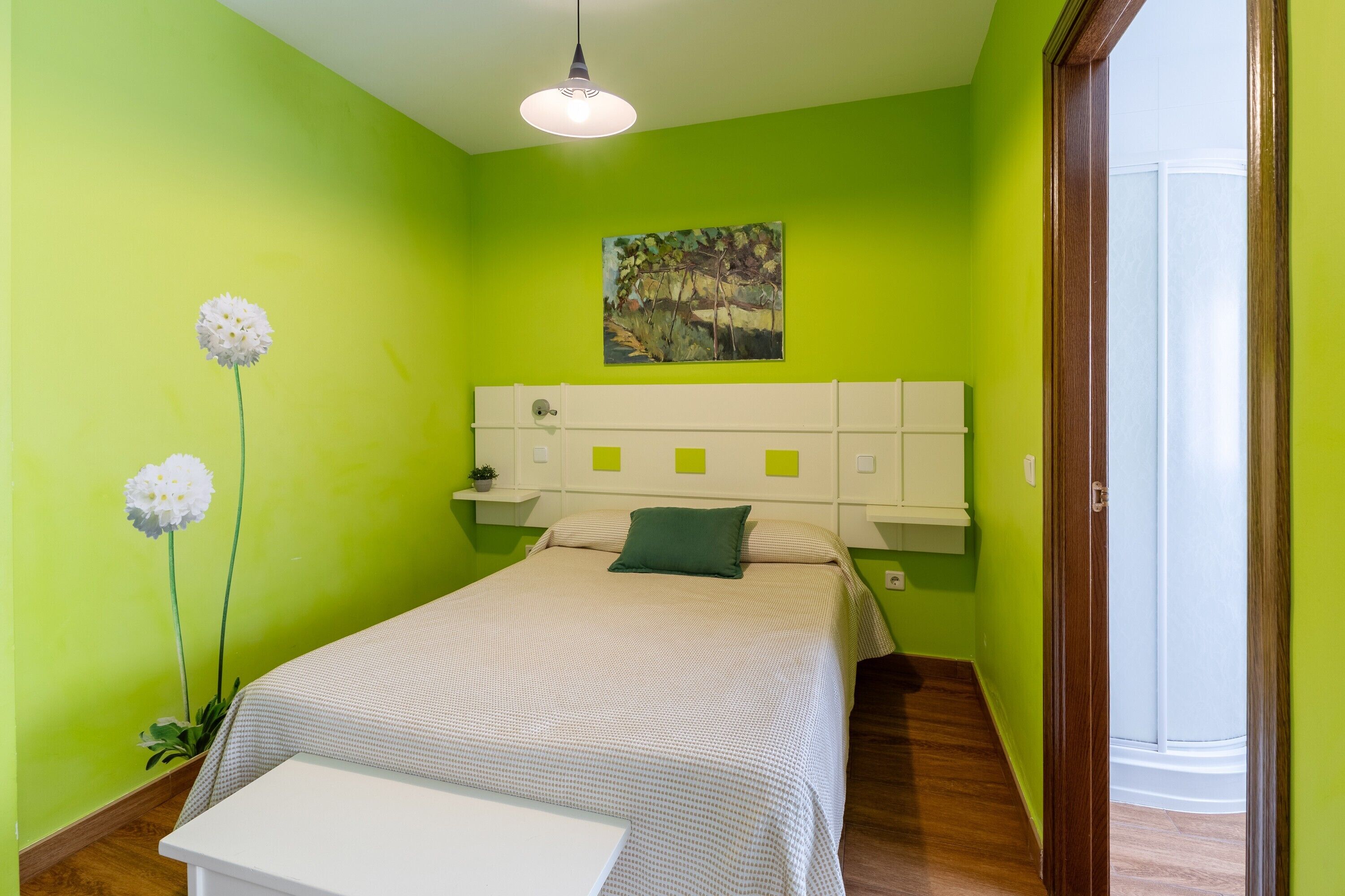 4 habitaciones, tabla de planchar con plancha y wifi gratis 