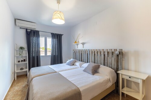 Holiday Home 'Callejon Del Pozo 3 Near Puy Du Fou' with Shared Pool, Wi-Fi and Air Conditioning