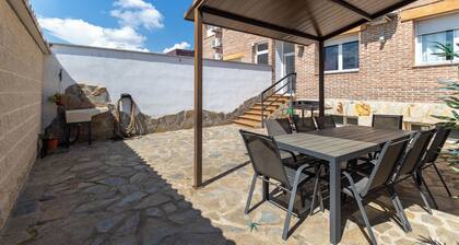 Holiday Home 'Callejon Del Pozo 3 Near Puy Du Fou' with Shared Pool, Wi-Fi and Air Conditioning