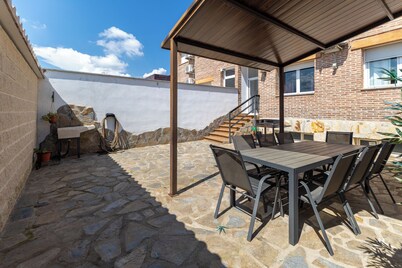 Holiday Home 'Callejon Del Pozo 3 Near Puy Du Fou' with Shared Pool, Wi-Fi and Air Conditioning