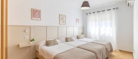 3 bedrooms, iron/ironing board, free WiFi, bed sheets