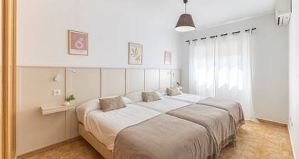 Holiday Home 'Callejon Del Pozo 3 Near Puy Du Fou' with Shared Pool, Wi-Fi and Air Conditioning