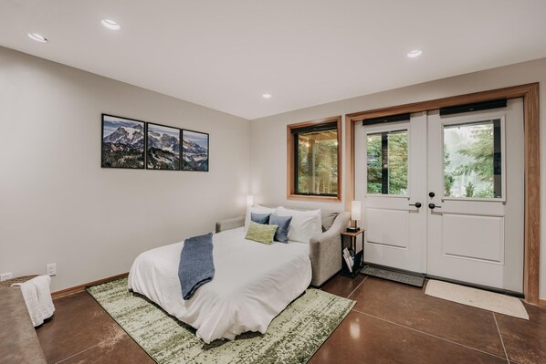 Studio, Multiple Bedrooms, Smoking, Patio