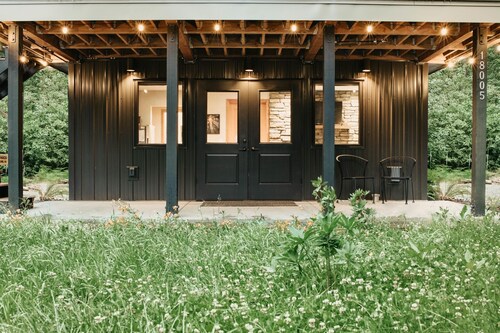 Ensuite 08 - A Newly Remodeled Studio - A Perfect Romantic Getaway