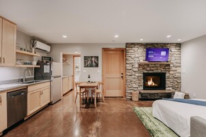 开间, 多间卧室, 吸烟房, 露台 | 住宿内部