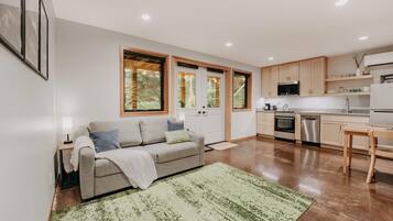 Studio, Multiple Bedrooms, Smoking, Patio | Interior