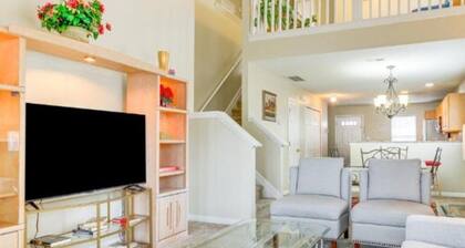 Charming 3-bedroom house in lovely Greensboro with WiFi, AC