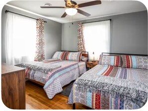 3 bedrooms, iron/ironing board, WiFi, bed sheets - Charming 3-bedroom house in lovely Greensboro with WiFi, AC (Greensboro)