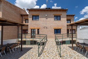 Outdoor dining - Country House 'Callejon Del Pozo 1, Puy' with Shared Pool, Wi-Fi and Air Conditioning (Gálvez)