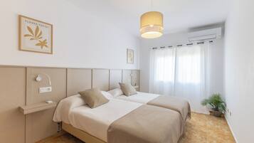 3 slaapkamers, een strijkplank/strijkijzer, gratis wifi, beddengoed