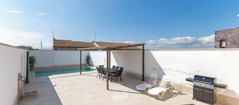 Holiday Home 'Callejón Del Pozo 4 Cerca De Puy Du' with Shared Pool, Wi-Fi and Air Conditioning