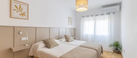 3 bedrooms, iron/ironing board, free WiFi, bed sheets