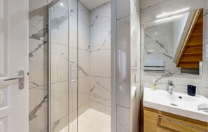 Douche, séchoir à cheveux