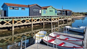 A pier with colorful wooden buildings and boats docked. - Nice home in Royan with WiFi (Royan)
