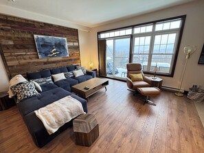 Smart TV, fireplace, music library