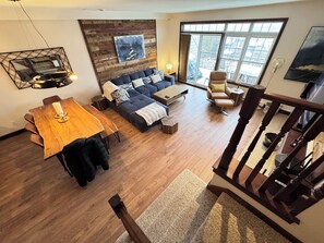 TV connectée, cheminée, médiathèque