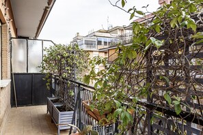 Unclassified image, 2 of 34, button