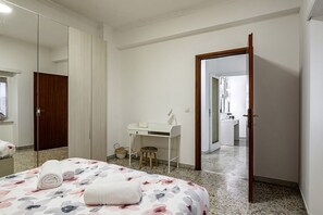 2 habitaciones, tabla de planchar con plancha, wifi y ropa de cama 
