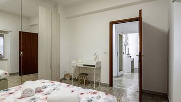 2 Schlafzimmer, BĂŒgeleisen/BĂŒgelbrett, WLAN, BettwĂ€sche